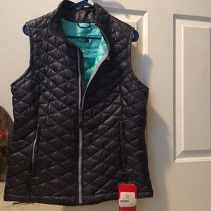 North face vest new without tags